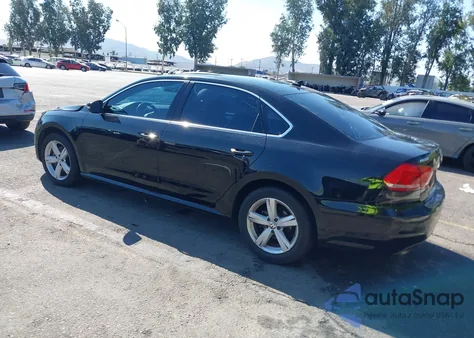 2013 Volkswagen Passat 2.5L Se z USA, uszkodzony, nr VIN 1VWBP7A35DC063005